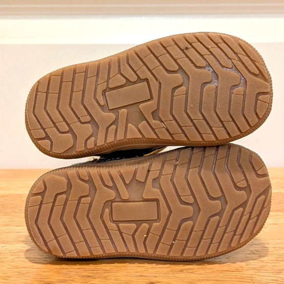 Outrageously Cute OutBak's 6/7 Children's Faux Leather Zip Boots - Picture 5 of 10